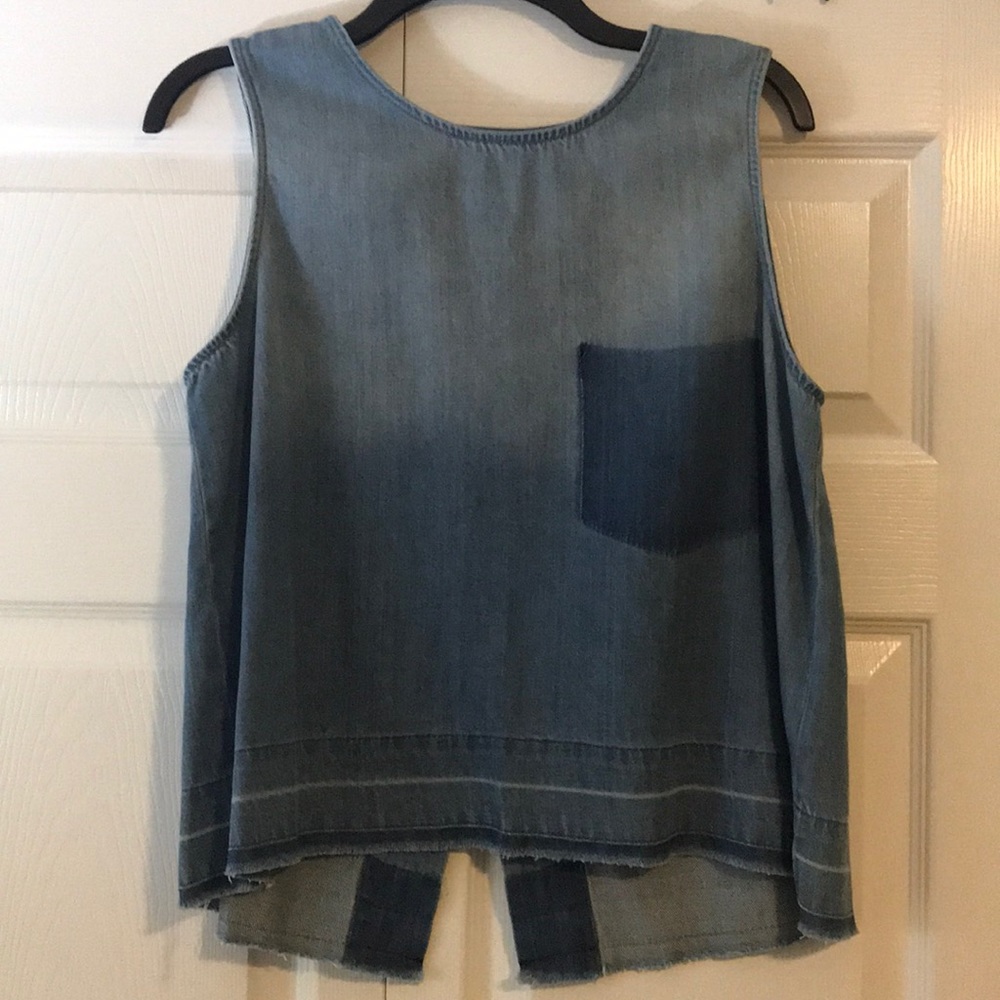Super cute denim top!